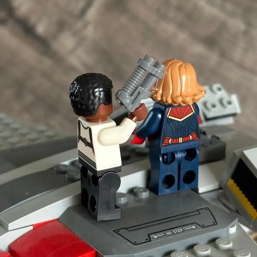 2019 Retired LEGO Marvel 76127 Captain Marvel Skrull Attack Set - Incomplete